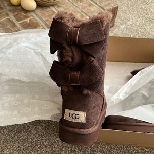 UGG NIB BAILEY SUEDE BOW BOOTS